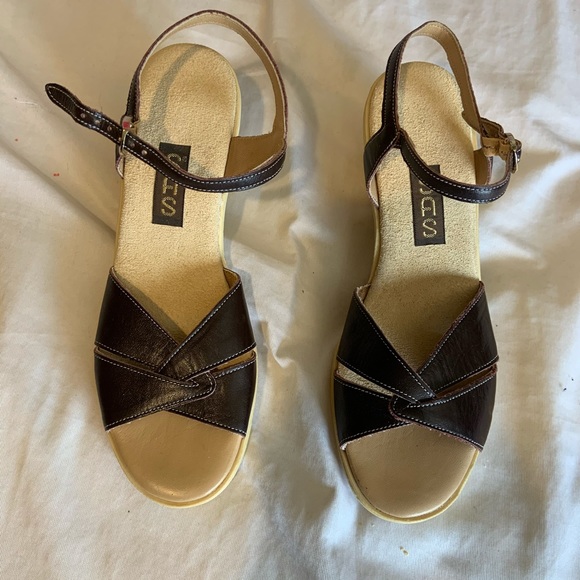 Sandals - Picture 2 of 9